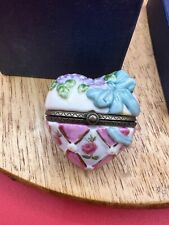 PORCELAIN HEART SHAPED HINGEPORCELAIN TRINKET BOX PINK BLUE OPENS With Key picture