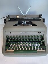 Royal Quiet De Luxe Typewriter W/Case Serviced New Ribbon Clean Works Good picture