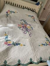 Pretty Vintage Floral Applique Lightweight Quilt - Hand Quilted  -  84x72” picture