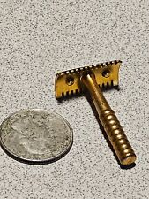 Salesman sample tiny working razor, not a toy, gold color actual blade picture