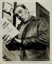 1946 Press Photo William Bendix, actor, studies 