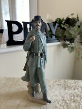 Lladro Guardian Civil Spanish Soldier Policeman #4889 Mint Condition Fast Ship picture