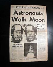 MAN WALK ON THE MOON Neil Armstrong Buzz Aldrin Apollo 11 Photos 1969 Newspaper  picture