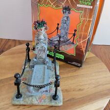 2008 Lemax Spooky Town Halloween Spooky Crypt w/Box 83670 Grave Tombstone picture