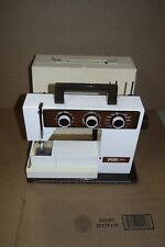 Viking Husqvarna 5610 Sewing Machine with Cover **READ** picture