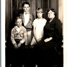 1926 Los Angeles, CA Family Mother & Kids RPPC Real Photo Rosslyn Postcard A111 picture