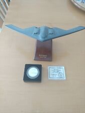 USAF Northrup Grumman B-2 Stealth Bomber Model 1/150 + Silver Coin 1Troy Oz. *Ar picture
