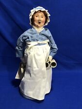 BYERS CHOICE VINTAGE CHRIS 2000 WILLIAMSBURG COLONIAL TAVERN WOMAN WITH MUGS picture