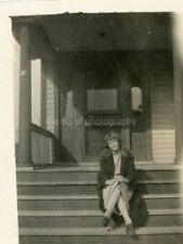 EARLY 20TH CENTURY WOMAN  Antique SMALL FOUND PHOTO bw PHOTOGRAPHY 311 LA 85 A picture
