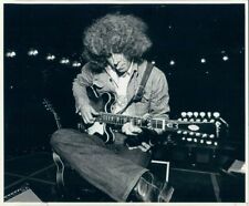 1980 Press Photo Arlo Guthrie Playing Epiphone Electric 12 String Guitar picture