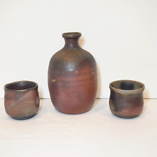 Vintage Bizen Ware Pottery Signed Japanese Sake Bottle Vase Jug & 2 Cup Set picture