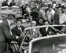 1961 PRESIDENT KENNEDY Riding in Open Limo PHOTO   (162-N) picture