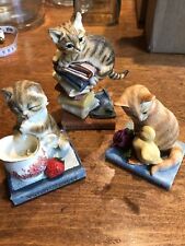 3 Country artists Cats On Books Figurines picture