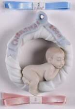 Lladro Baby's First Christmas 6697-Baby In Wreath  - Boxed 3962378 picture
