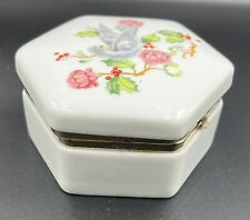 AVON 1983 HOLIDAY GREETINGS HINGED PORCELAIN TRINKET BOX picture