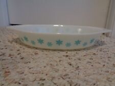 PYREX WHITE W/TORQUOISE SNOWFLAKES 1.5 QUART DIVIDED CASSEROLE DISH BAKING picture