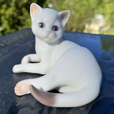Vtg Bing and Grondahl Reclining White Cat Fine Porcelain Figurine #2504 picture