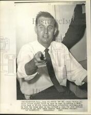 1962 Press Photo James Pardue shows police wooden stick used in bank robbery picture