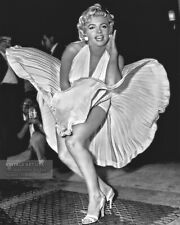 Marilyn Monroe Photo - Vintage 1954 Seven Year Itch Movie Dress Blowing Updraft picture