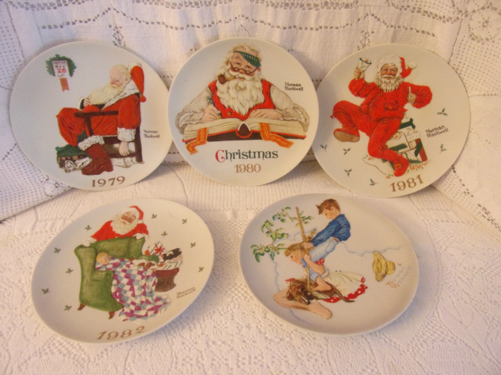 Norman Rockwell Plates, Vintage 1979 - 1982 Lot/5 - Limited Edition (4 Santas) Norman Rockwell Plates, Vintage 1979 - 1982 Lot/5 - Limited Edition (4 Santas)