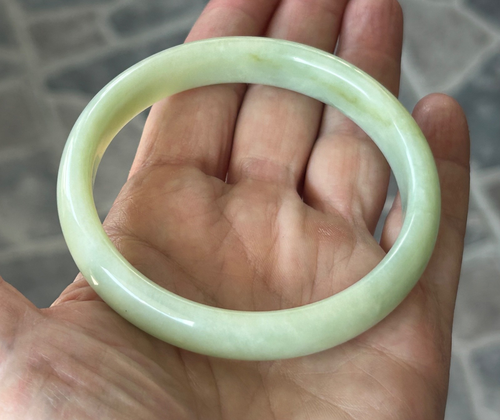 Vtg. CREAMY CELADON NATURAL NEPHRITE JADE 63.44mm BANGLE BRACELET~41.95 grams