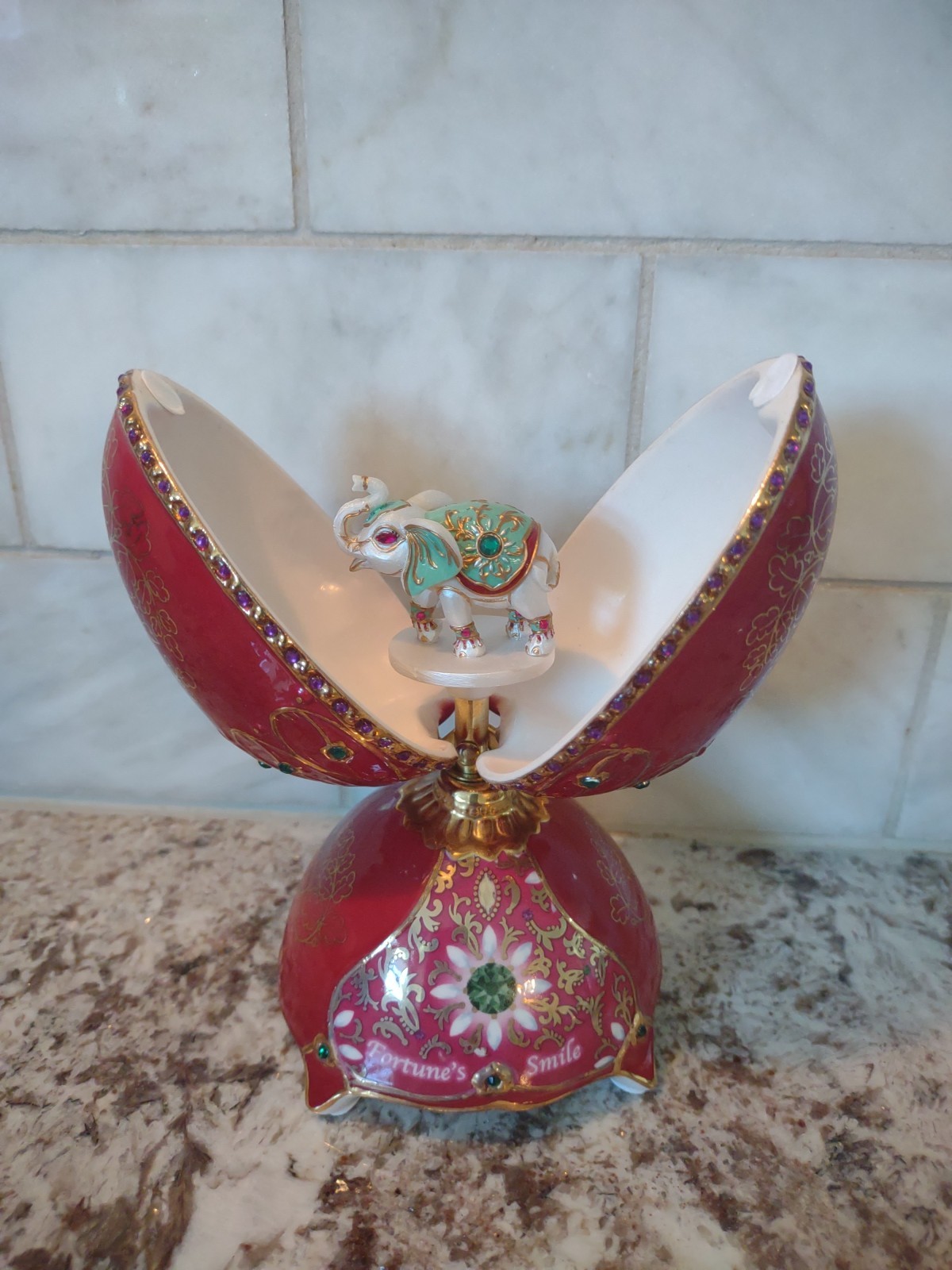 The Bradford Exchange Fortune’s Smile Music Box WITH CERTIFICATE OF AUTHENTICITY The Bradford Exchange Fortune’s Smile Music Box WITH CERTIFICATE OF AUTHENTICITY
