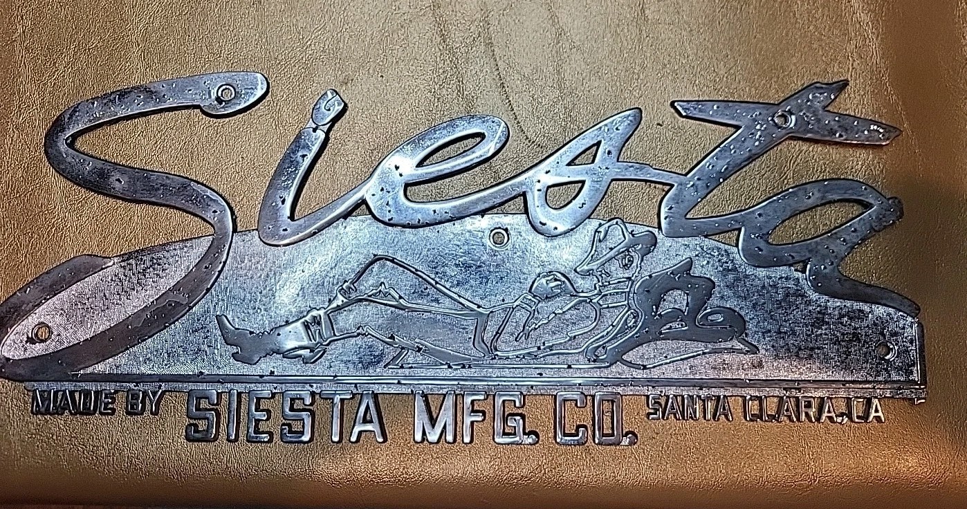VINTAGE SIESTA METAL EMBLEM TRAILER SIGN VINTAGE SIESTA METAL EMBLEM TRAILER SIGN