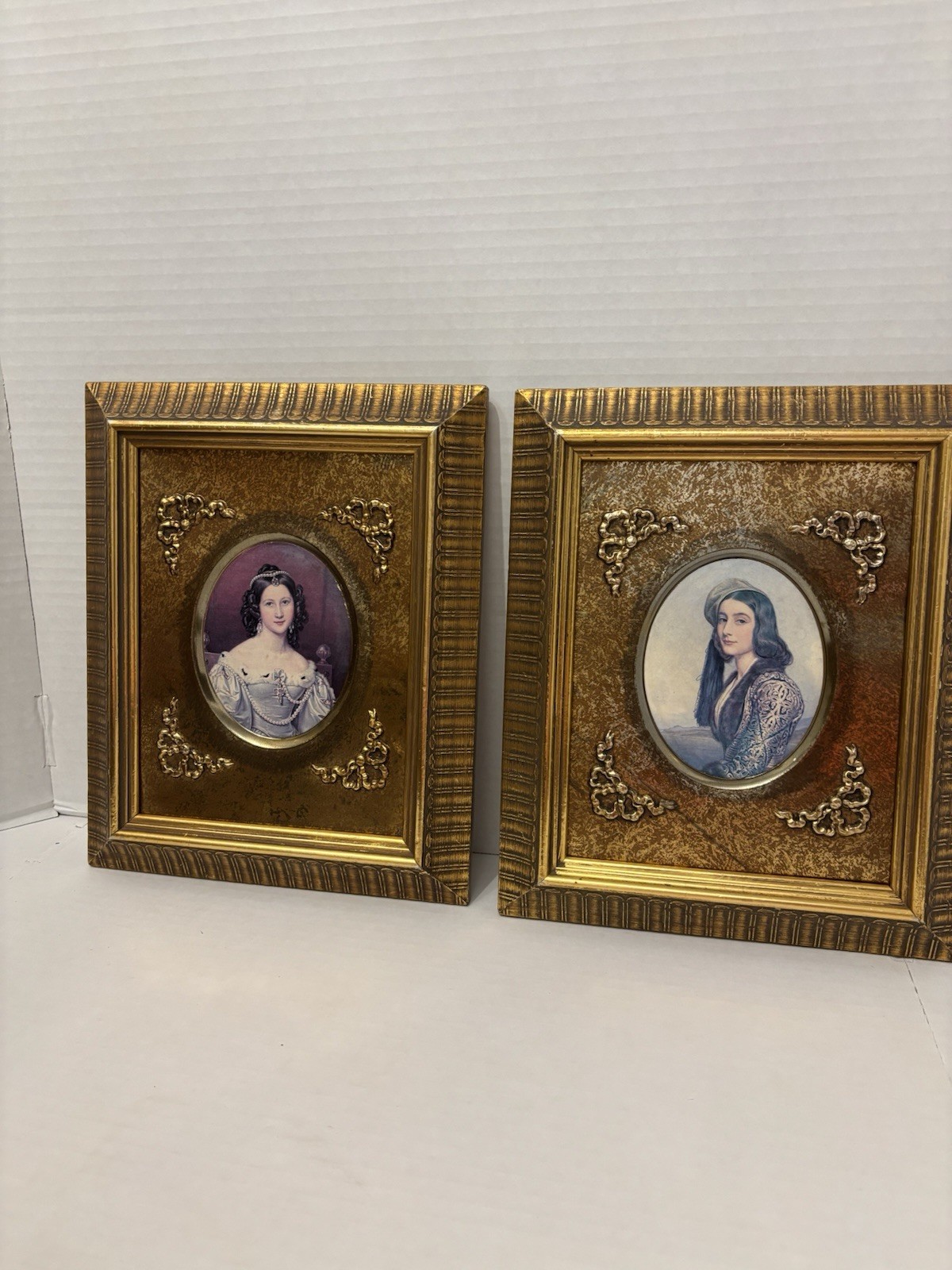 Vtg 1960s Turner Cameo Style Ornate Gold Framed Miniature Portrait Prints Pair Vtg 1960s Turner Cameo Style Ornate Gold Framed Miniature Portrait Prints Pair