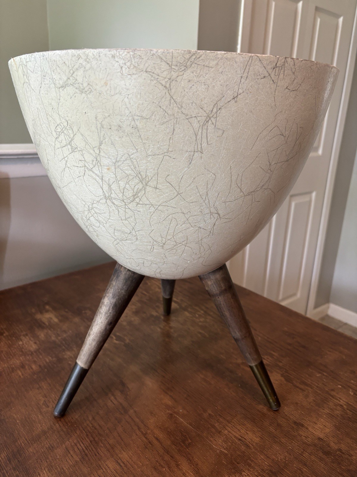Vintage 1950s Ivory Silver Fiberglass Bullet Planter Tripod Atomic Mid Century Vintage 1950s Ivory Silver Fiberglass Bullet Planter Tripod Atomic Mid Century