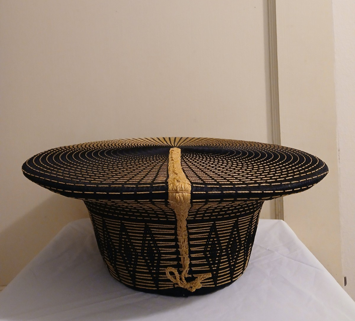 Traditional Zulu Hat Isicholo African Basket Headdress Woven Black & Gold Crown Traditional Zulu Hat Isicholo African Basket Headdress Woven Black & Gold Crown
