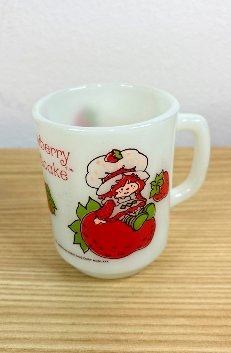 Vintage 1980 STRAWBERRY SHORTCAKE Mug White Milk Glass Anchor Hocking Vintage 1980 STRAWBERRY SHORTCAKE Mug White Milk Glass Anchor Hocking