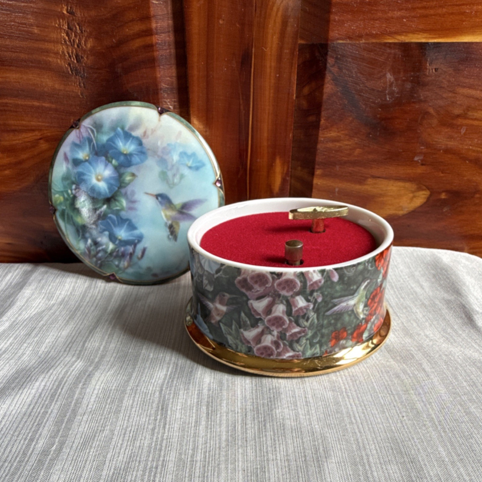 Ardleigh-Elliott Lena Liu Violet-crowned Hummingbird Working  Music Box 1970-Now