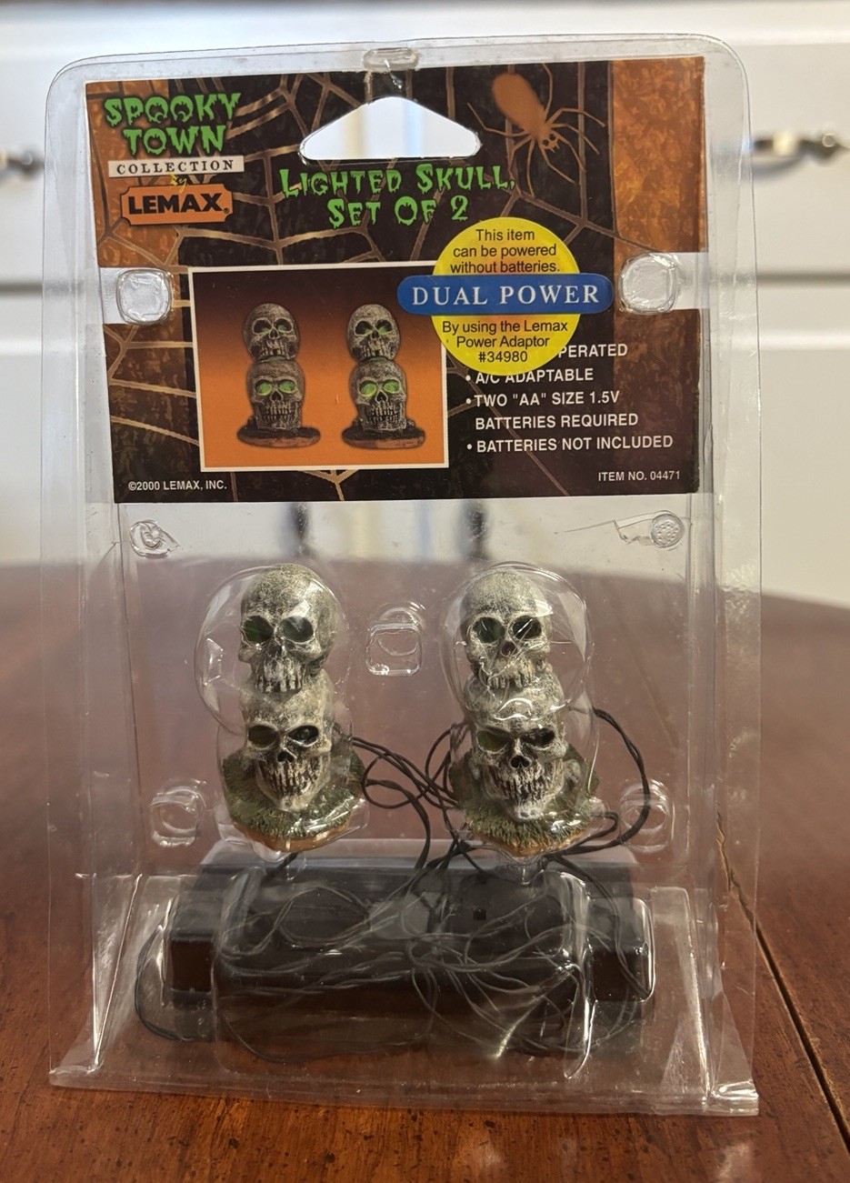 Lemax Spooky Town LIGHTED SKULL SET OF 2 Lemax Spooky Town LIGHTED SKULL SET OF 2