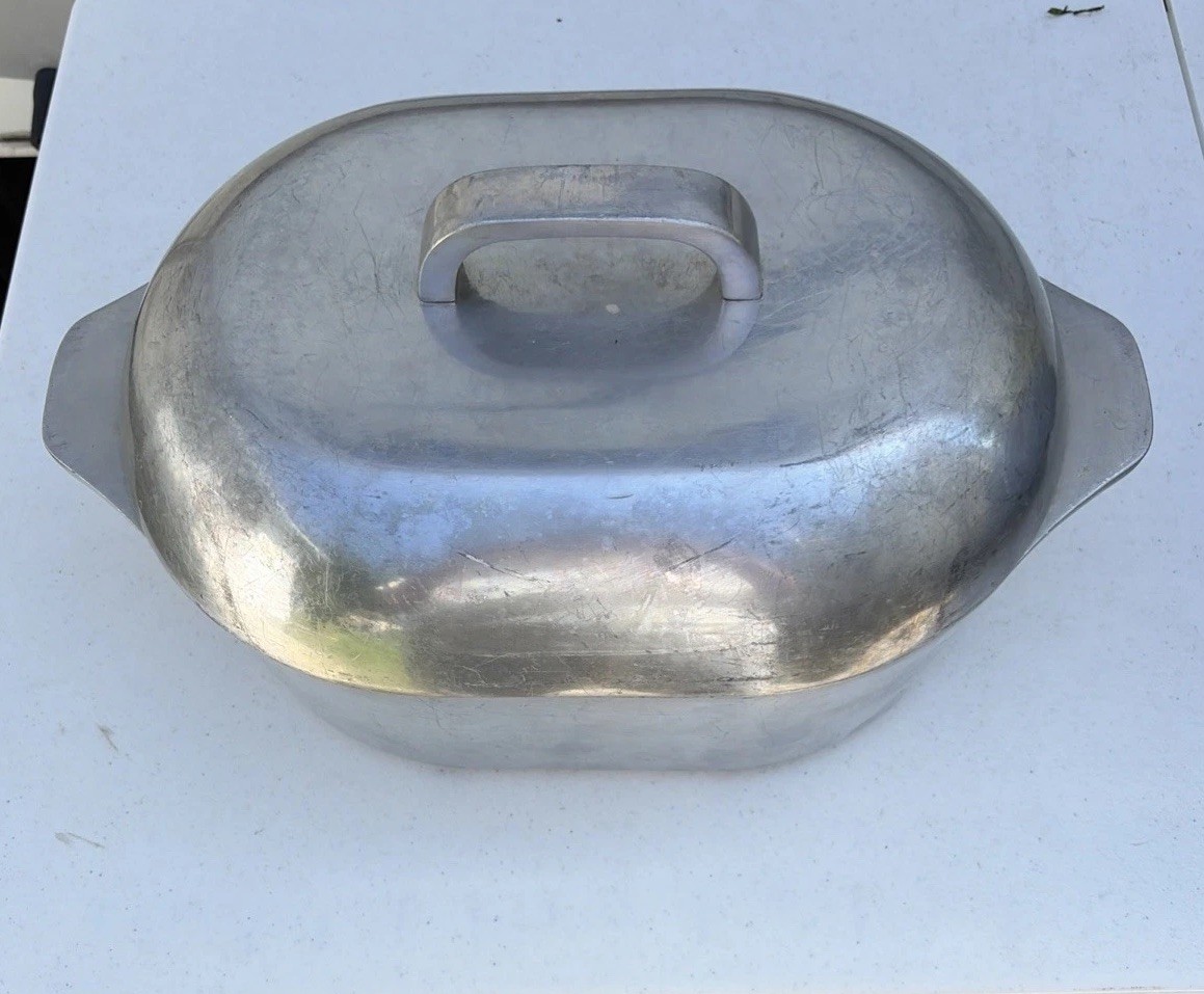 VILLAWARE VillaClassic Cookware Italian Hand Cast Roaster With Lid