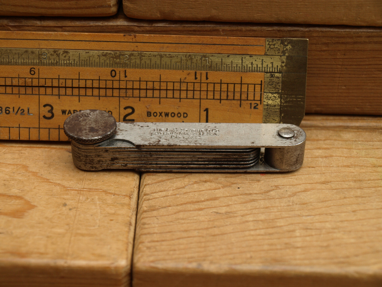 Starrett 72 Thickness Gage 22 Leaves,.004 to .025 in. by .001 w/Locking Starrett 72 Thickness Gage 22 Leaves,.004 to .025 in. by .001 w/Locking