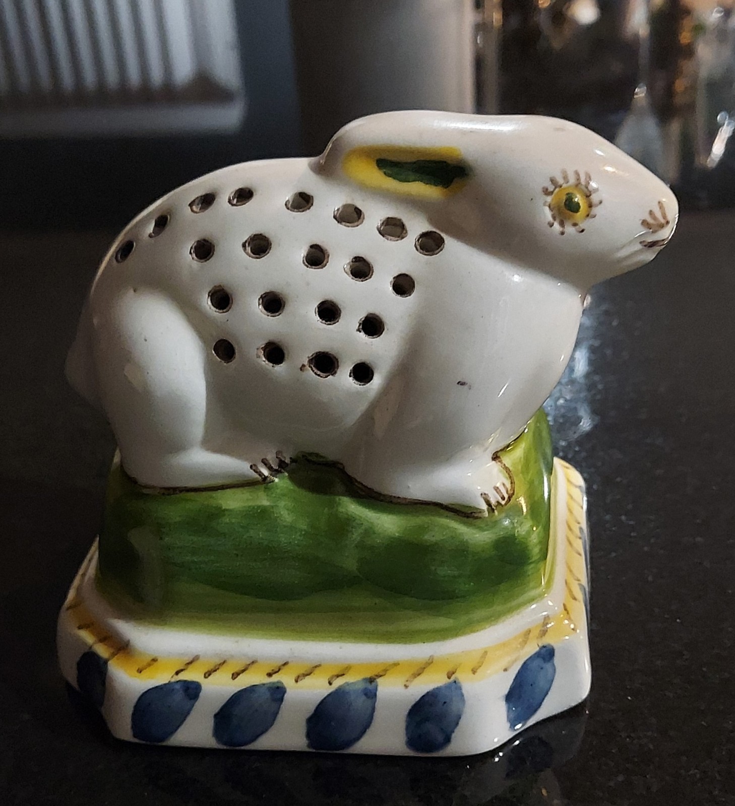 Vintage Portuguese Rabbit Majolica potiche Potpourri Vase/Jar W/ Stopper EUC