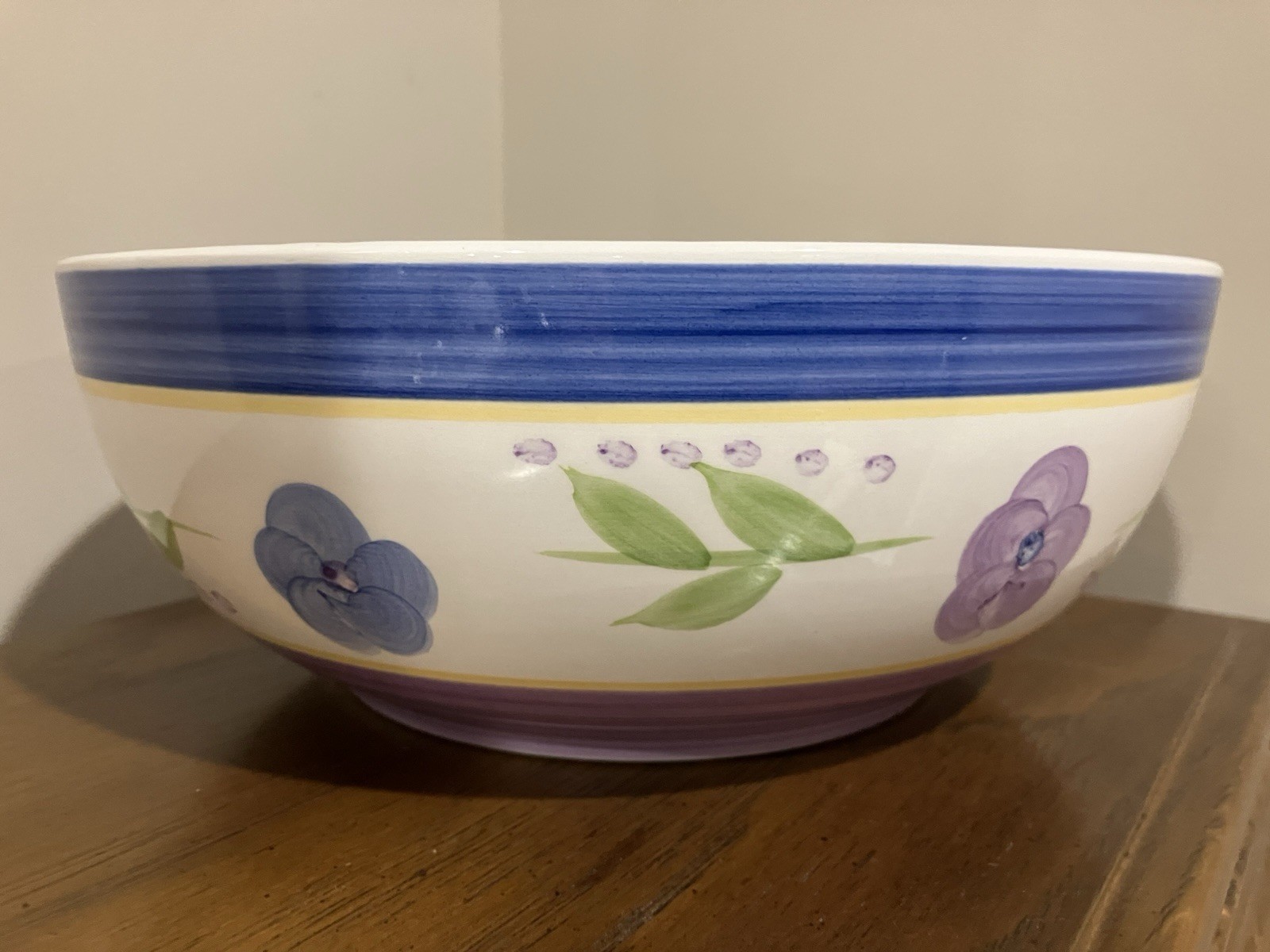 Vintage Gibson Houseware Bella Pattern 9 1/4 Salad Serving Bowl