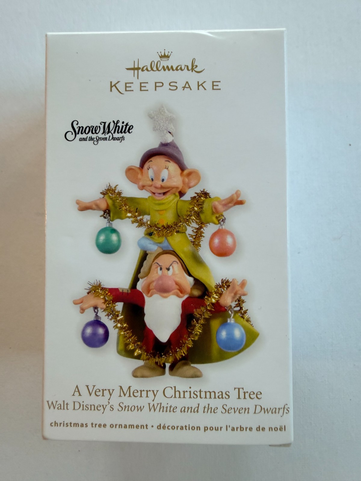 2012 Hallmark Disney Ornament A Very Merry Christmas Tree Snow White Seven Dwarf