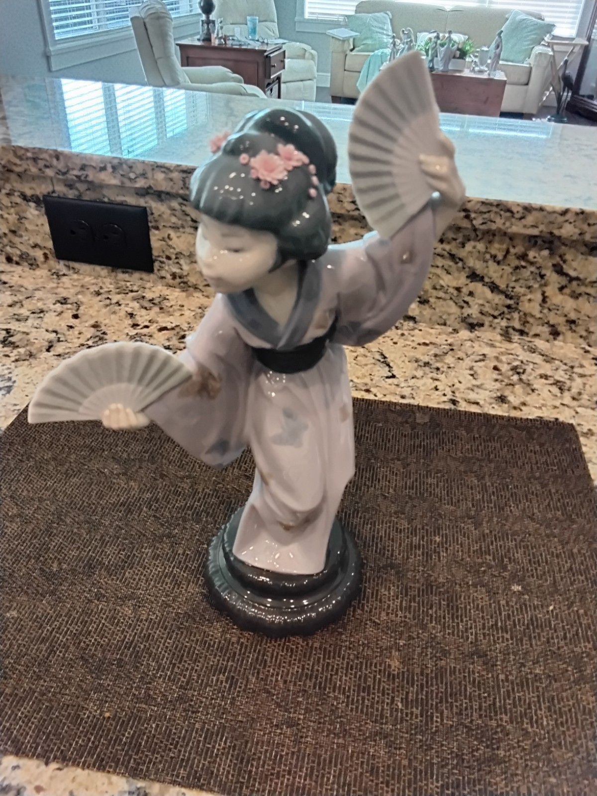 Lladro Geisha Lady with 2 Fans #4991. Mint Condition Lladro Geisha Lady with 2 Fans #4991. Mint Condition
