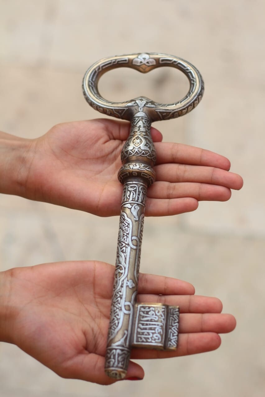 BEAUTIFUL KEY TO AL - AQSA  MOSQUE INLAID WITH SILVER ISLAMIC JERUSALEM  ANTIQUE