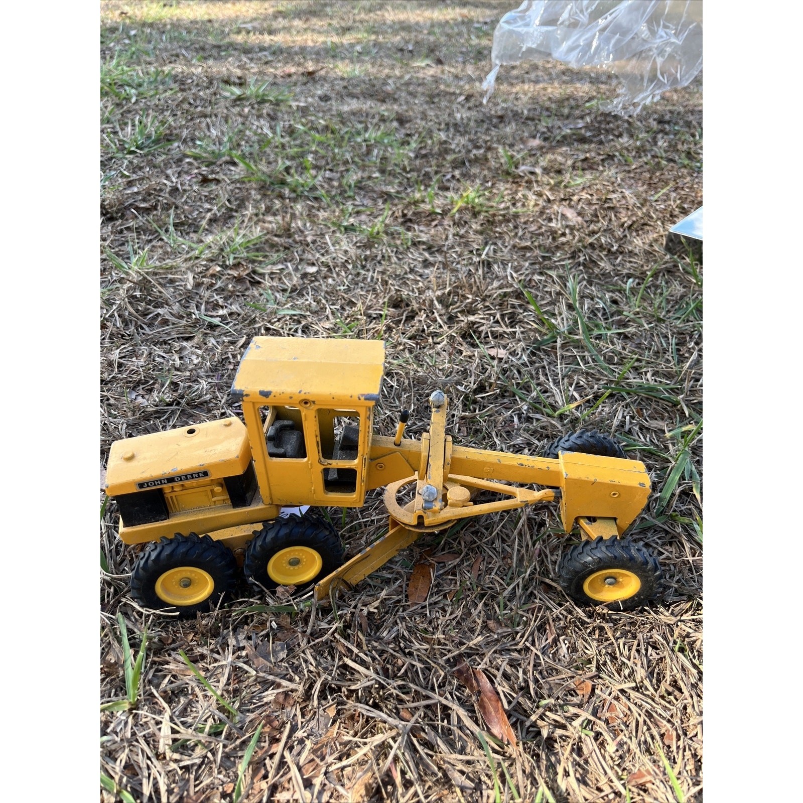 Antique ERTL John Deere Metal Tractor Toy Yellow Vintage Die Cast Scraper Grader Antique ERTL John Deere Metal Tractor Toy Yellow Vintage Die Cast Scraper Grader