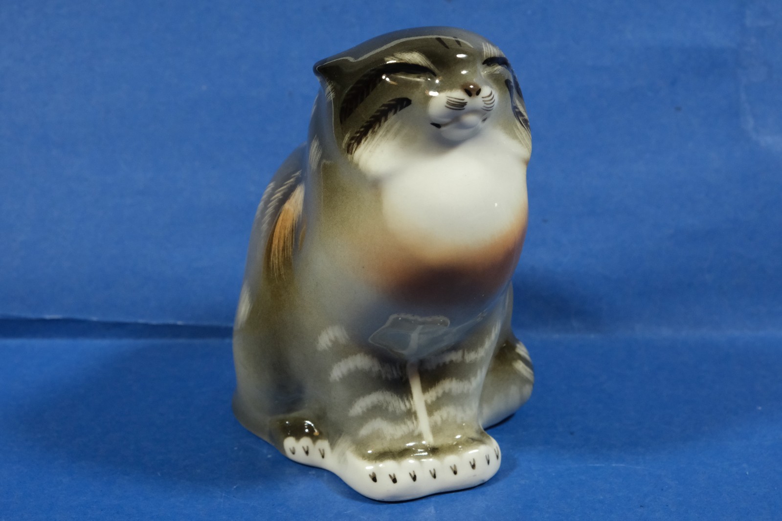 Vintage Lomonosov Porcelain Cat Wildcat Figurine Red Mark Made in Russia 5 3/4\