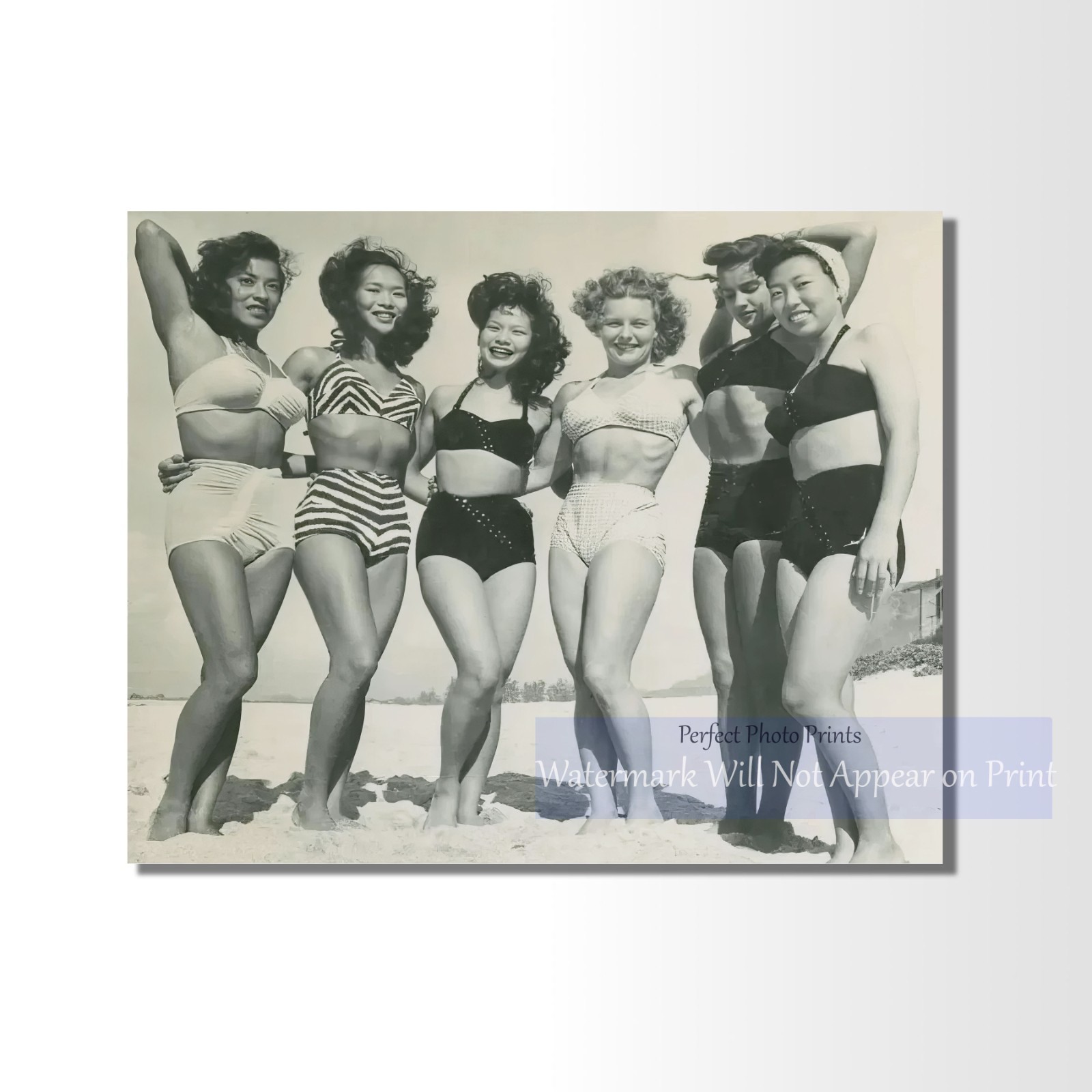 1940s Hawaiian Beach Photo Print – Women Posing at Beach Giclee Fine Art Print 1940s Hawaiian Beach Photo Print – Women Posing at Beach Giclee Fine Art Print