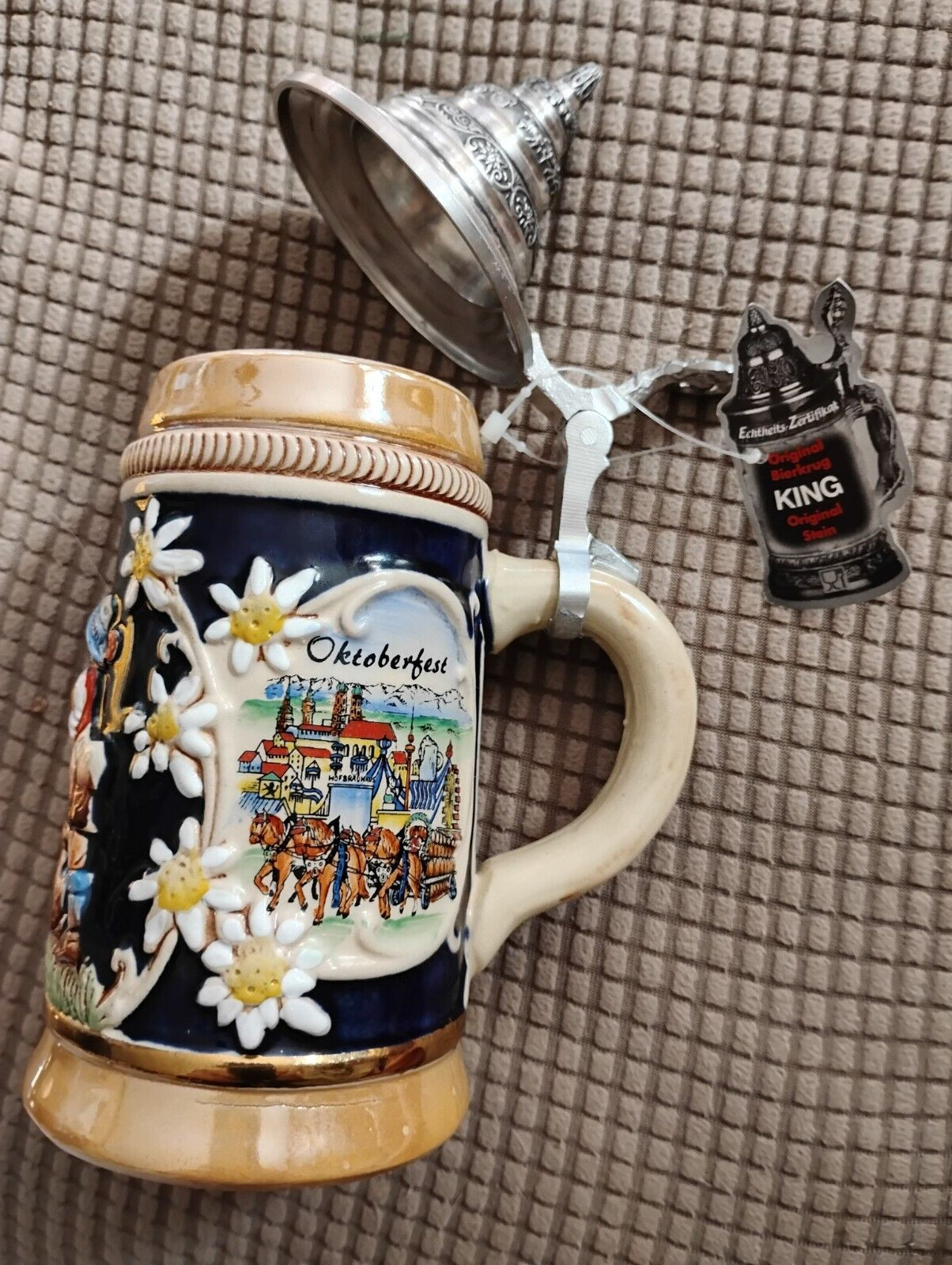 KING.Oktoberfest.Made in Germany. Bier,Beer Stein,Silver Pewter.Kissing Couple KING.Oktoberfest.Made in Germany. Bier,Beer Stein,Silver Pewter.Kissing Couple