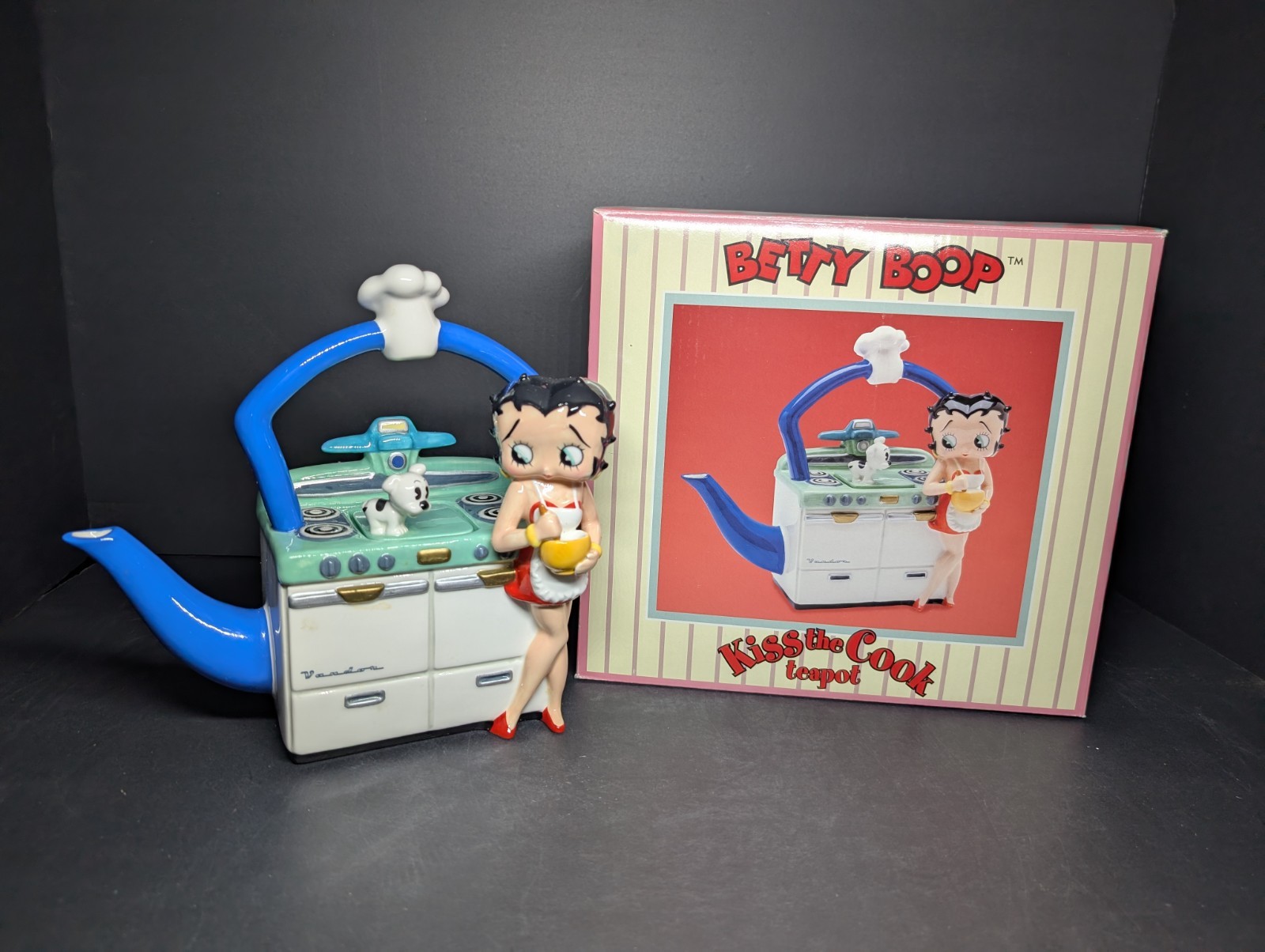 Vintage Betty Boop 2003 “Kiss The Cook” Ceramic Collectible Teapot Vintage Betty Boop 2003 “Kiss The Cook” Ceramic Collectible Teapot