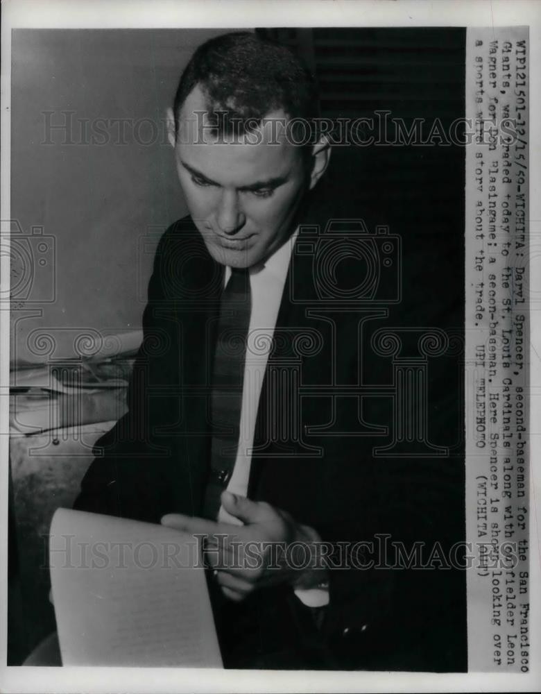 1959 Press Photo Daryl Spencer Traded To St. Louis Looks Over Wire Story 1959 Press Photo Daryl Spencer Traded To St. Louis Looks Over Wire Story