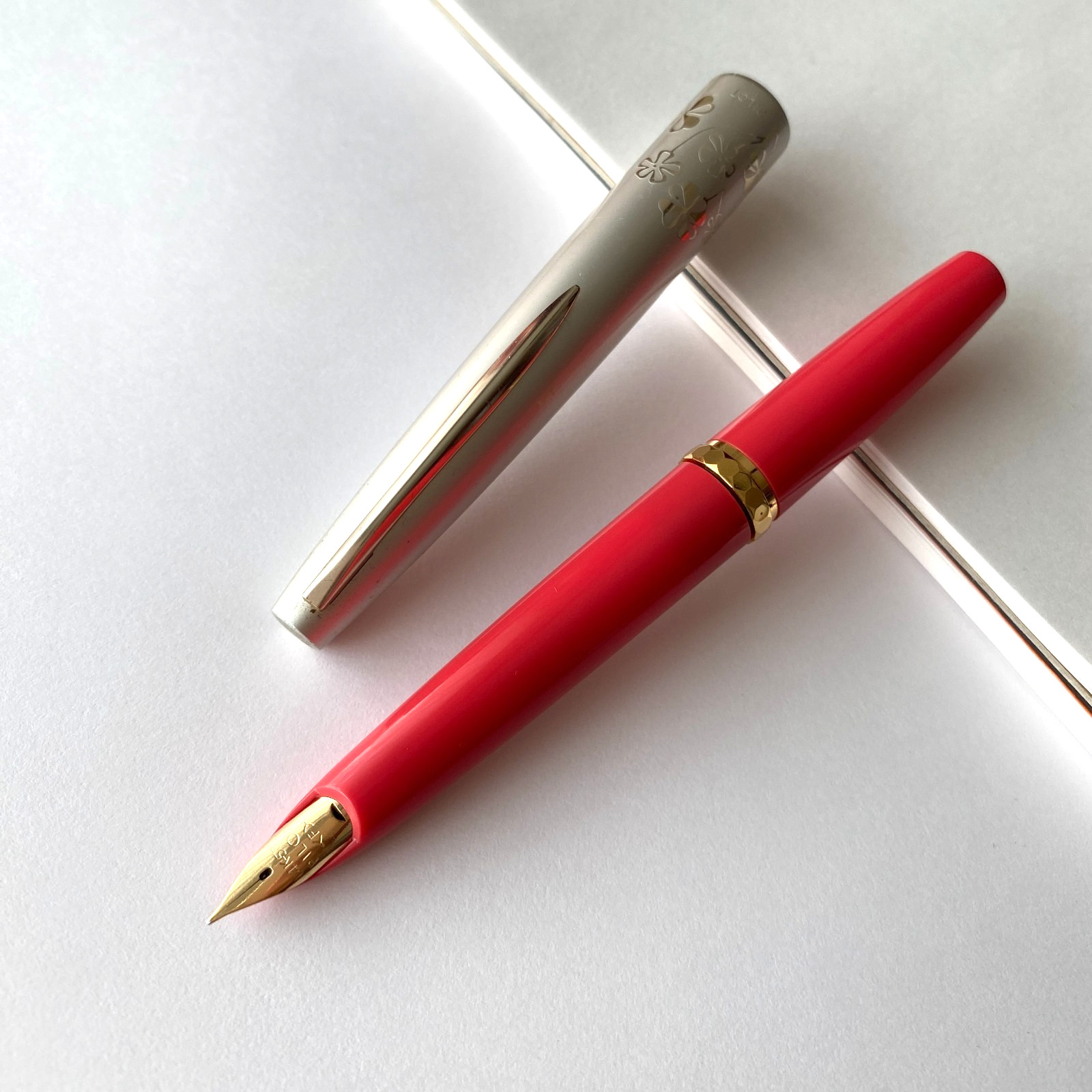 Vintage PILOT Clover Pocket Fountain Pen Pink 14K Fine F Nib 1970s