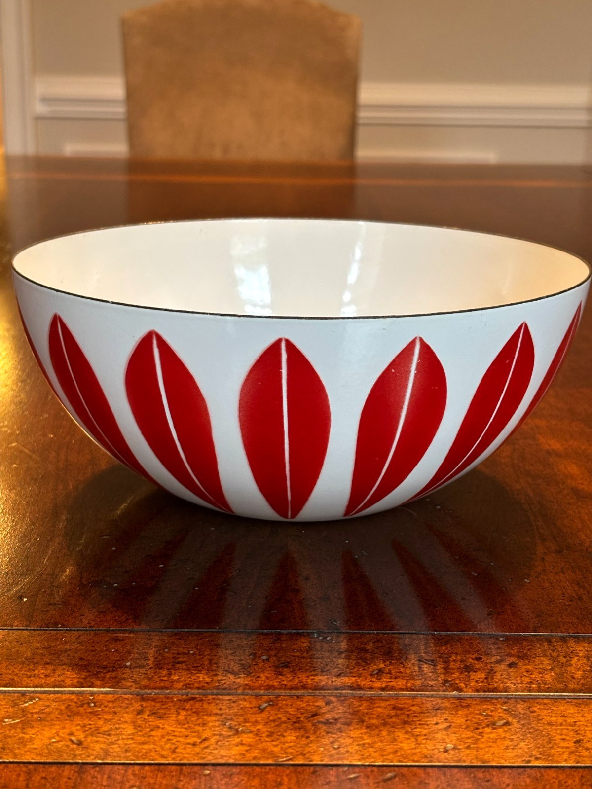 CATHRINEHOLM VTG MCM WHITE ENAMEL BOWL TRUE RED LOTUS PATTERN 9.5\