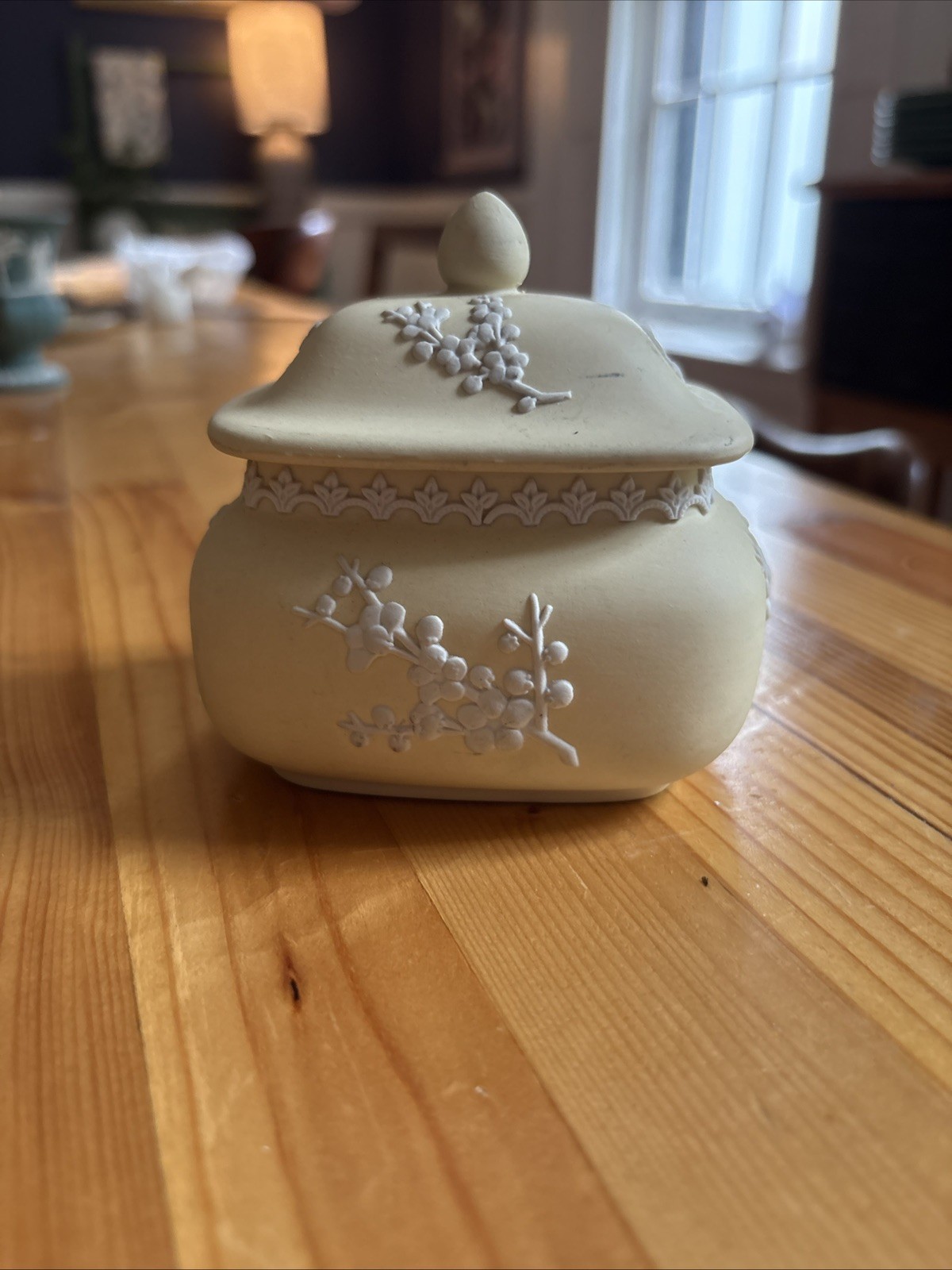 Vintage Wedgwood Primrose Yellow Jasperware Pagoda Trinket Box Prunus England Vintage Wedgwood Primrose Yellow Jasperware Pagoda Trinket Box Prunus England