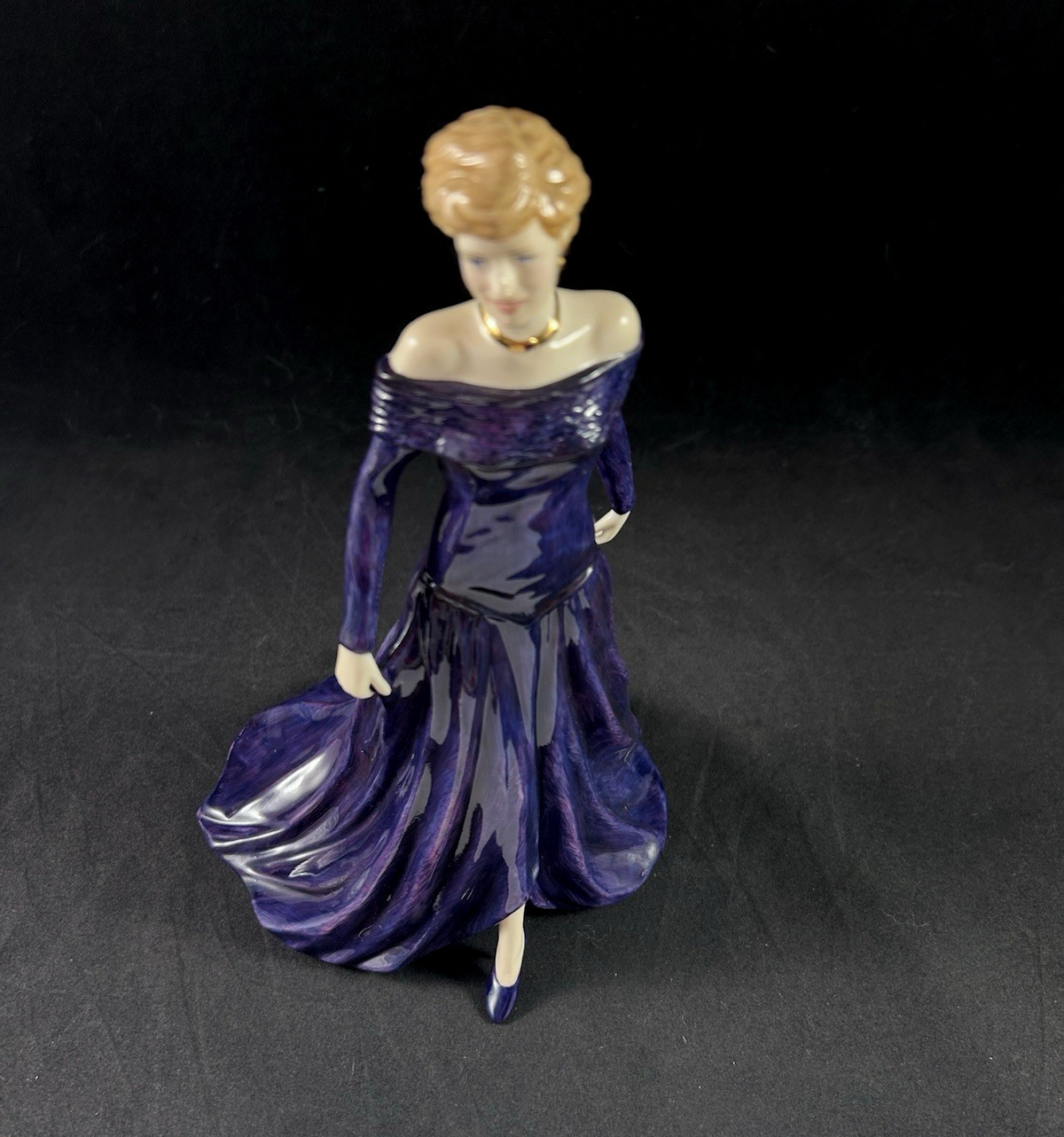 Royal Doulton Diana Princess of Wales Figurine HN5066 w/Box #00349 of 10,000 Royal Doulton Diana Princess of Wales Figurine HN5066 w/Box #00349 of 10,000